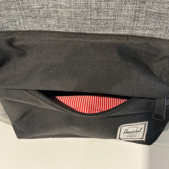 Herschel Backpack Grey Raven Crosshatch Back To School  XL Work Like new - Picture 5 of 8